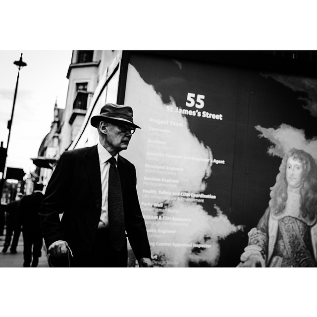 #london#londonpop #london_only #bnw_city #bnw_london #bw #bnw #blackandwhite #street #streetphoto #streetphotography #ig_london#mayfair