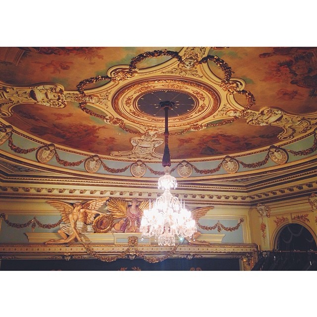 Rather beautiful interiors of the Wyndhams theatre I had a pleasure to visit yesterday. #london #londonpop #london_only #theatre #wyndhams #interior #vsco