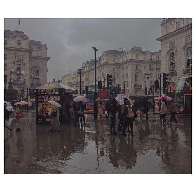 unexpected #pictorialism #london #londonpop #london_only #ig_london #igers_london #piccadilly #lom_poyk