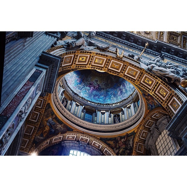 Inside St.Peter's Basilica, #Vatican. Бохато. #roma #rome #italy #instatravel