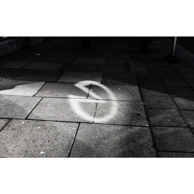 lights, shadows, reflections#london#londonpop #london_only #bnw_city #bnw_london #bw #bnw #blackandwhite #street #streetphoto #streetphotography #ig_london#abstract