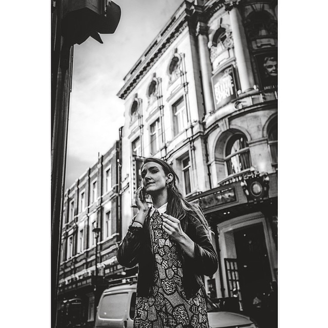 #london#londonpop #london_only #bnw_city #bnw_london #bw #bnw #blackandwhite #street #streetphoto #streetphotography #ig_london#bnw_city_portrait #bnw_city_streetlife