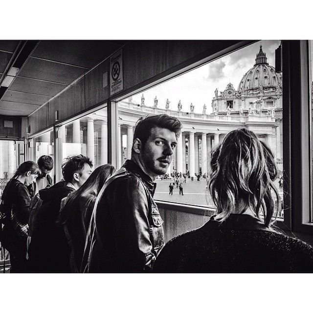 At #Vatican Post. Send Hi To your mom!#bnw_city #bnw_rome #roma #rome #bnw_city_streetlife #street #candid #bnw #bw