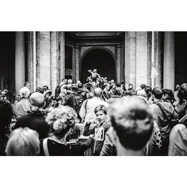 Laocoön and admirers. #vatican #museum #roma #rome #bnw_city #bnw_rome #bw #bnw