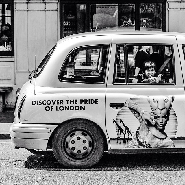#london#londonpop #london_only #bnw_city #bnw_london #bw #bnw #blackandwhite #street #streetphoto #streetphotography #ig_london#londonstreetlife