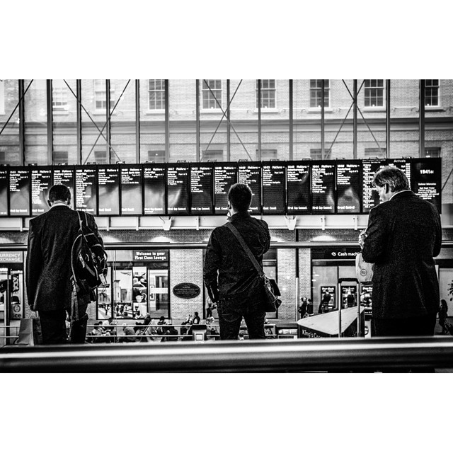 #london#londonpop #london_only #bnw_city #bnw_london #bw #bnw #blackandwhite #street #streetphoto #streetphotography #ig_london#kingscross
