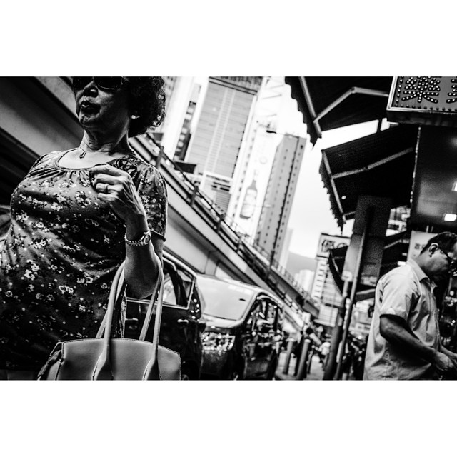 #hongkong #hk #bn_city #bnw_hk #bnw_hongkong #asia #bw #bnw #blackandwhite #street #streetphoto #streetphotography #streetphotography #streetcandid