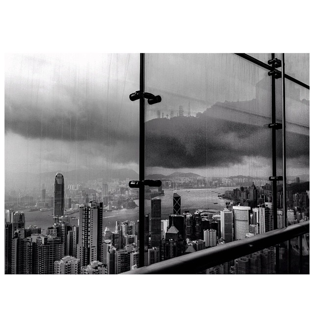 The flying city. #hongkong #hk #bn_city #bnw_hk #bnw_hongkong #asia #bw #bnw #blackandwhite