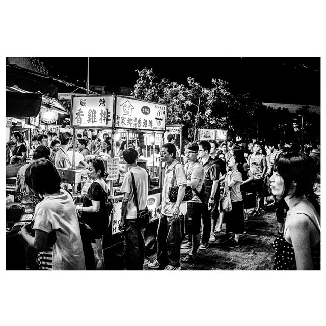 The life of a #nightmarket /4#taipei #taiwan #bnw #bw #blackandwhite #bnw_city #bnw_taiwan #streetphoto #asia #market #nightcity