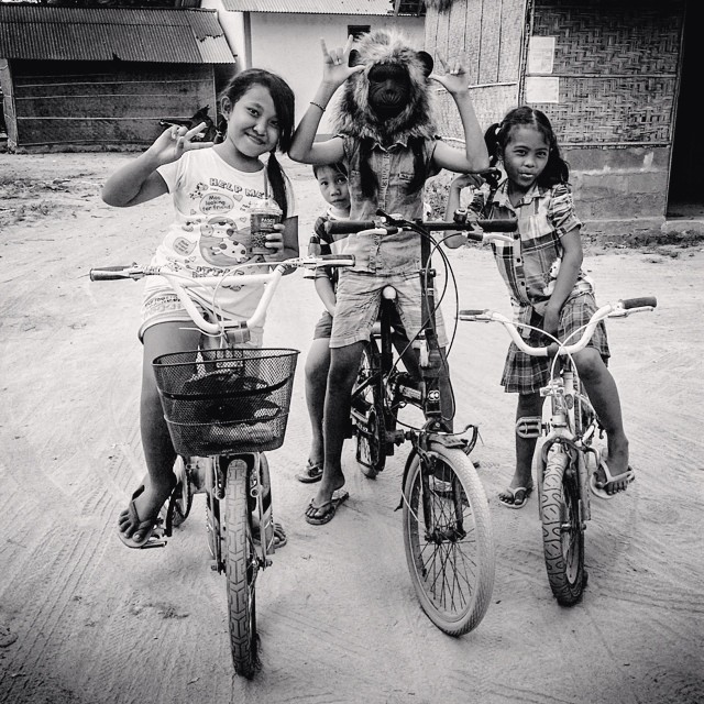 EastSide#bali #indonesia #asia #bnw_city #streetphoto #kids #bnw