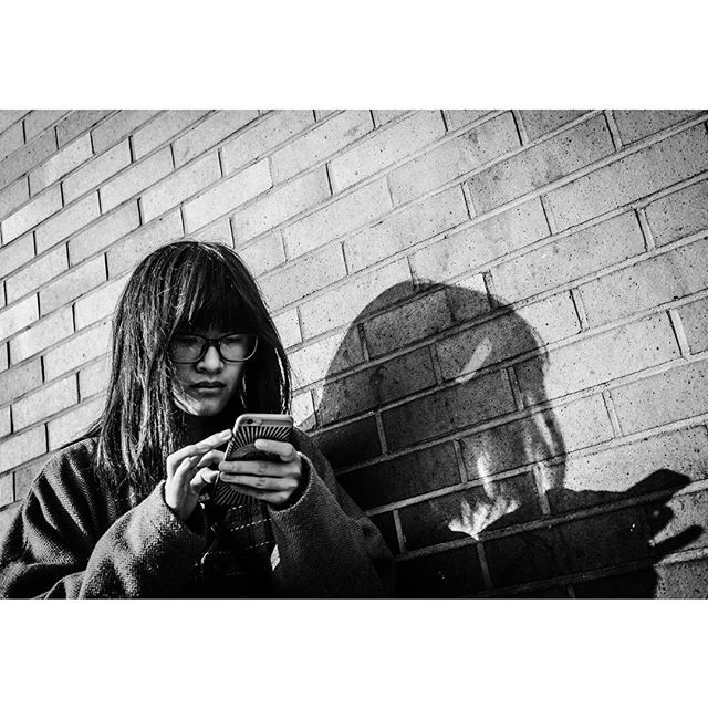 Of #shadows and #monsters. #bw #bnw_city #bnw #bnw_london #blackandwhite #leica #leicam #leicam9 #leicacamera  #rangefinder #londonstreet #streetphoto #streetphotography #streetphotography_bw #bw_society #streetphotographers #LFIMAGAZINE
