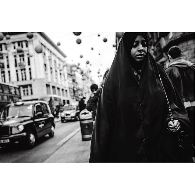#oxfordstreet #bw #bnw_city #bnw #bnw_london #blackandwhite #leica #leicam #leicam9 #leicacamera  #rangefinder #londonstreet #streetphoto #streetphotography #streetphotography_bw #bw_society #streetphotographers #LFIMAGAZINE #londonmoment
