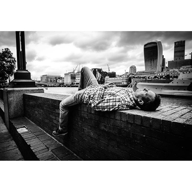 #bw #bnw_city #bnw #bnw_london #blackandwhite #leica #leicam #leicam9 #leicacamera  #rangefinder #londonstreet #streetphoto #streetphotography #streetphotography_bw #bw_society #streetphotographers #lfimagazine #londonmoment