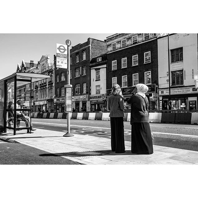 #WhiteChapel, #EastLondon.#bw #bnw_city #bnw #bnw_london #blackandwhite #leica #leicam #leicam9 #leicacamera  #rangefinder #londonstreet #streetphoto #streetphotography #streetphotography_bw #bw_society #streetphotographers #lfimagazine #londonmoment #madeinwetzlar