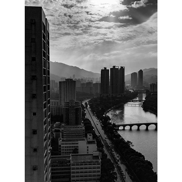 A room with a view. It's good to be back. #hongkong, #shatin residential area, floor 33. #bnw #bnw_city #urban #bnw_hongkong #hk #leica #leicam #leicam9 #leicacraft #leicacamera #lfimagazine #madeinwetzlar