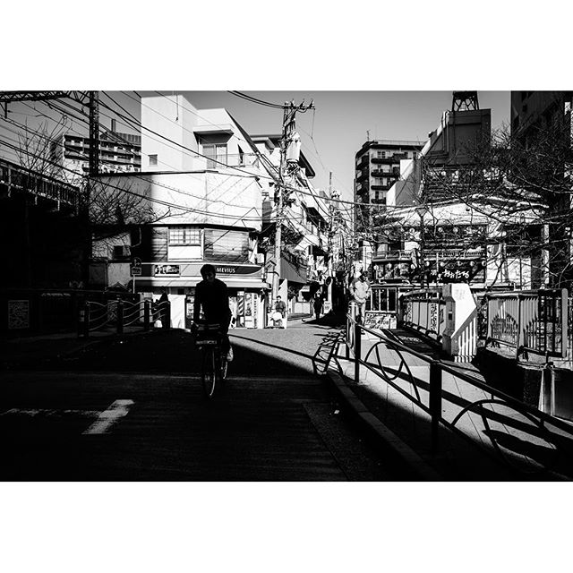 #Tokyo #bnw #bnw_city #bnw_tokyo #bnw_japan #streetphotography #lfimagazine #leica #leicacamera #leicacraft #leicam #leicam9 #leicammonochrom #madeinwetzlar #bw