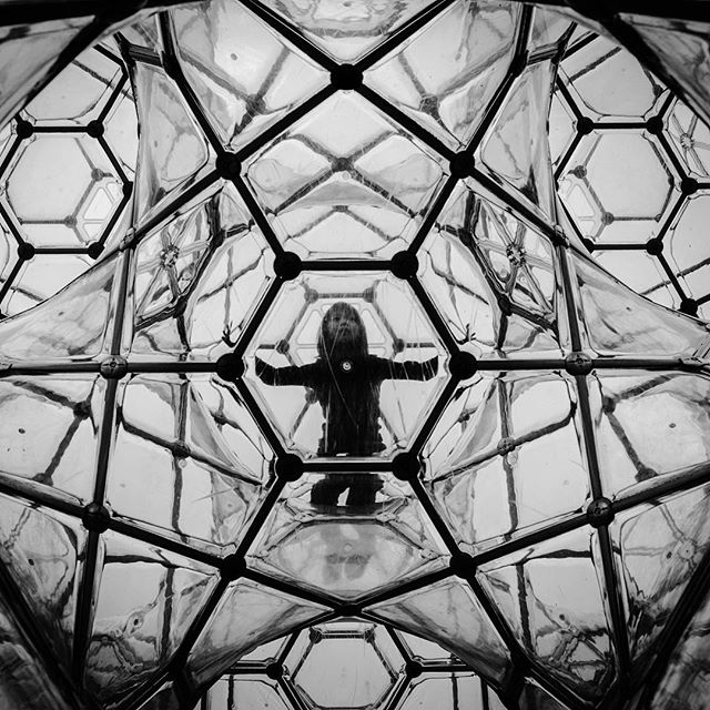 A kid playing inside the Curved Space Diamond Structure, by Peter Pearce in Open Air Museum, Hakone. That time when you regret you've passed 12 year old threshold.#bw #bnw #bnw_city #bnw_japan #japan #hakone #madeinwetzlar #leicacraft #leicacamera #leicam #leicam9 #mono_monday #streetphotography