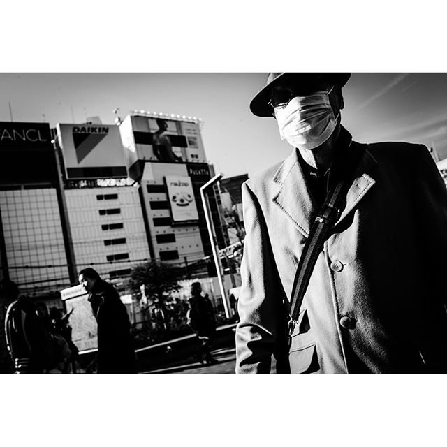 #Tokyo #bnw #bnw_city #bnw_tokyo #bnw_japan #streetphotography #lfimagazine #leica #leicacamera #leicacraft #leicam #leicam9 #leicammonochrom #madeinwetzlar #bw #tokyopeople
