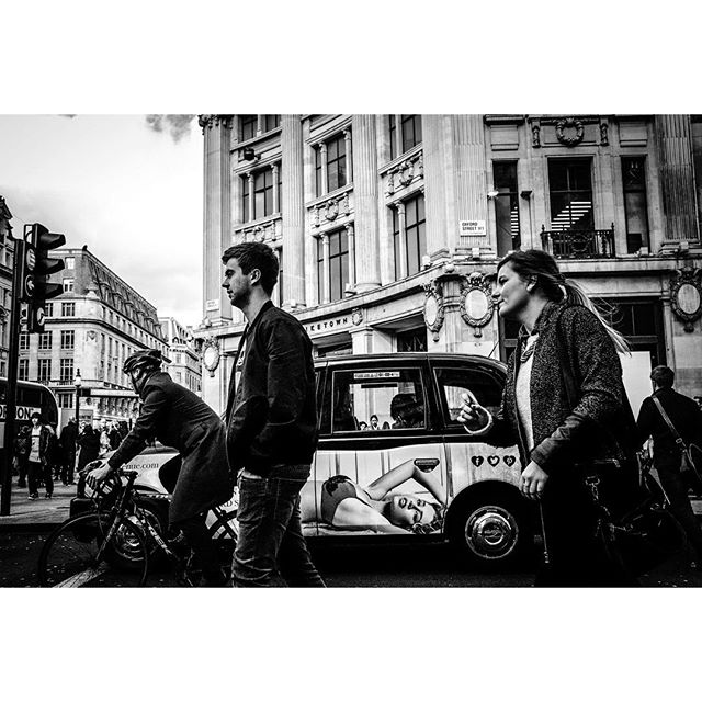 #oxfordstreet #bw #bnw_city #bnw #bnw_london #blackandwhite #leica #leicam #leicam9 #leicacamera  #rangefinder #londonstreet #streetphoto #streetphotography #streetphotography_bw #bw_society #streetphotographers #lfimagazine #londonmoment #madeinwetzlar #leicammonochrom #everybodystreet #docbritpicturesbritain #oxfordcircus