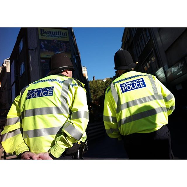 #leicesteraquare. #leica #leicam #leicam9 #leicacamera #londonstreet  #londonmoment #londonpop #london_only #police #metropolitanpolice