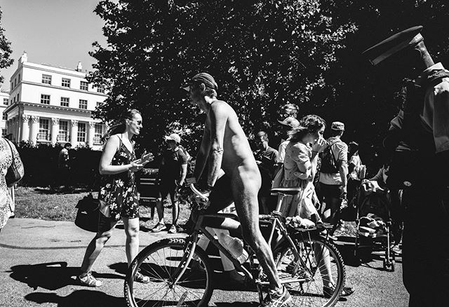 #nakedbikeride. /5#london #londonpop #london_only #londonmoment #leica #leicam #leicacraft #leicacamera